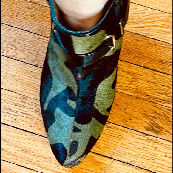 Nine West pony hair & leather camouflage- print bootie size 6 M - Picture 9 of 10